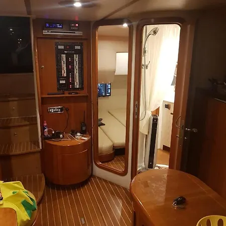 Escursioni In Barca Hotel na wodzie